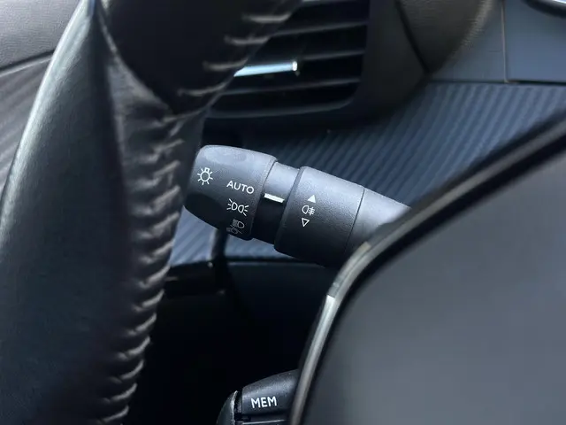 Peugeot 2008 1.2 PureTech 130pk Allure 2021 Benzine 31