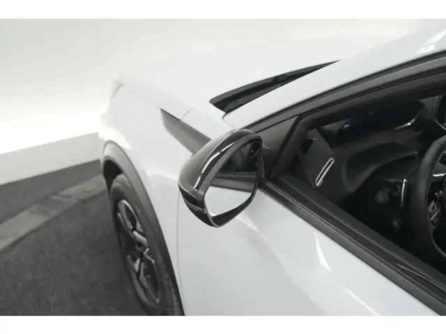 Peugeot 2008 PureTech 130 EAT8 Allure 2024 Benzine 19