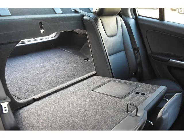 Volvo S60 2.0 T5 Momentum 2013 Benzine 21