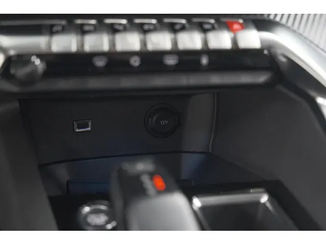 Peugeot 3008 PureTech 130 EAT8 Allure 2022 Benzine 48