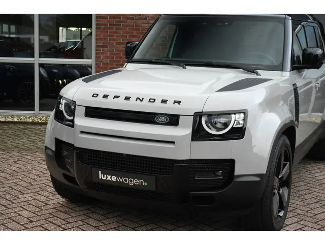 Land Rover Defender 110 3.0 D250 2023 Diesel 42