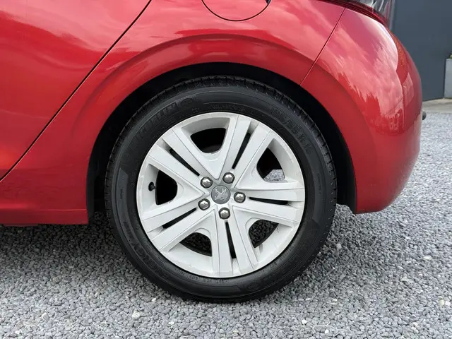 Peugeot 208 1.2 PureTech Signature 2019 Benzine 26