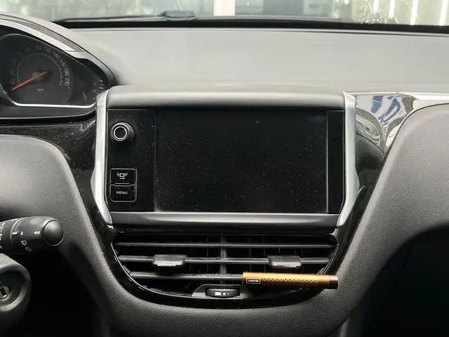 Peugeot 208 1.2 VTi Allure 2013 Benzine 8