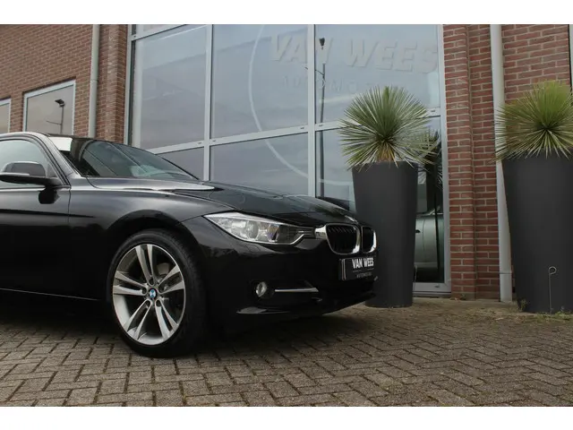 BMW 3 Serie 316i Executive 2013 Benzine 42
