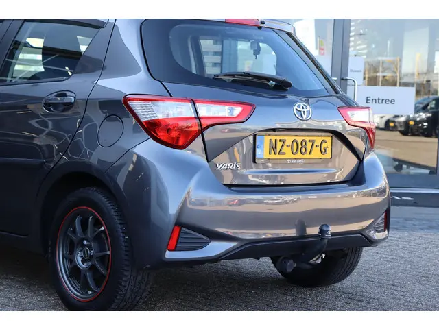 Toyota Yaris 1.0 VVT-i Aspiration, Trekhaak 2017 Benzine 12