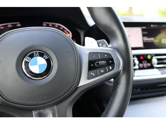 BMW 3 Serie Touring 320i Executive 2022 Benzine 17