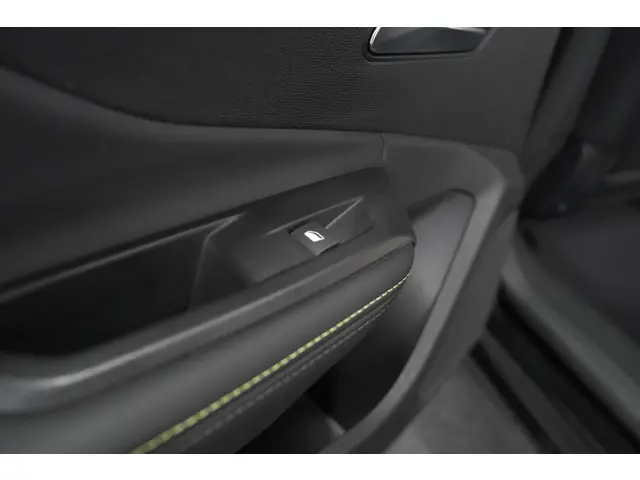 Peugeot 408 PureTech 130 EAT8 GT 2024 Benzine 38