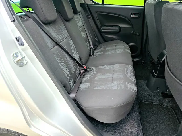 Opel Agila 1.2 Edition 2013 Benzine 28