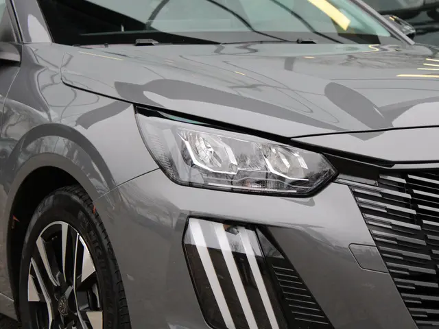 Peugeot 208 1.2 PureTech 100 Allure 2024 Benzine 10