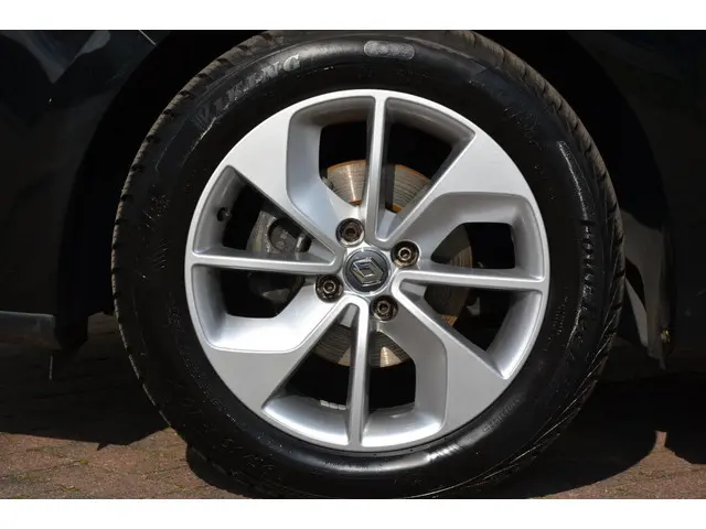 Renault Clio Estate 0.9 TCe Limited 2017 Benzine 23