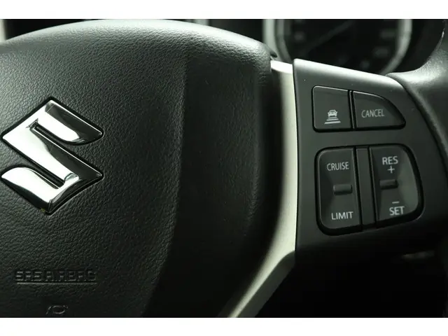 Suzuki Vitara 1.6 High Executive 2015 Benzine 21