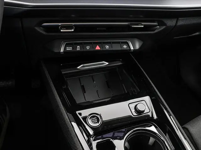 Audi Q3 1.5 200kW e-hybrid Pro line 272 PK 2026 Benzine 15