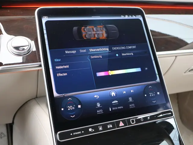 Mercedes-Benz S-Klasse 680 4MATIC Maybach 2023 Benzine 28