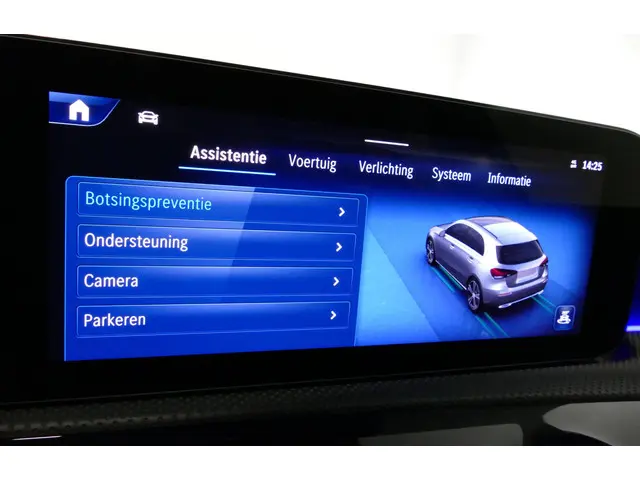 Mercedes-Benz A-Klasse 200 AMG Line 2023 Benzine 33
