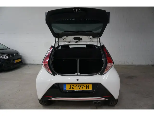 Toyota Aygo 1.0 VVT-i x-sport 2016 Benzine 24