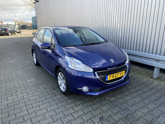 Peugeot 208 1.2 VTi Active 2013 Benzine 15
