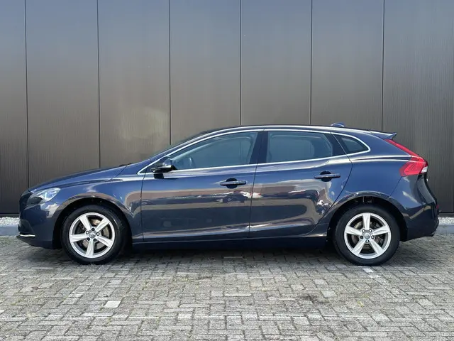 Volvo V40 3