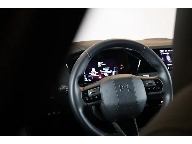 DS DS 4 e-Tense 225 'Etoile' 2024 Hybride Benzine 44