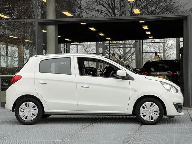 Mitsubishi Space Star 1.0 Cool+ 2020 Benzine 14