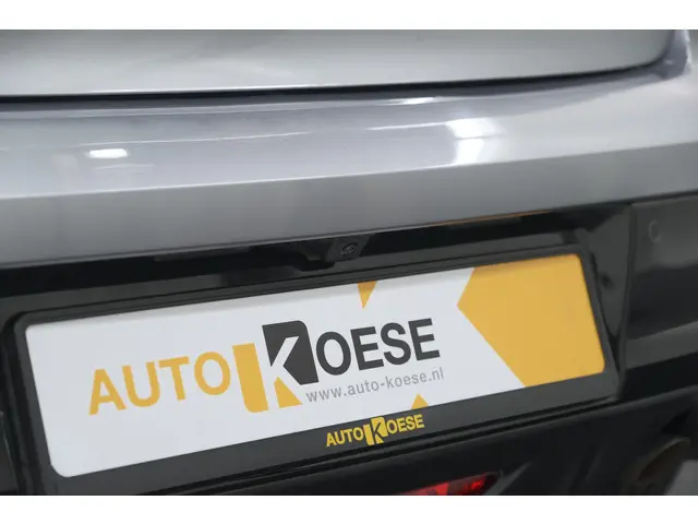 Peugeot 208 PureTech 100 Allure Pack 2023 Benzine 22