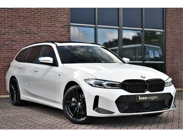 BMW 3 Serie Touring 330e M-Sport 2023 Hybride Benzine 19