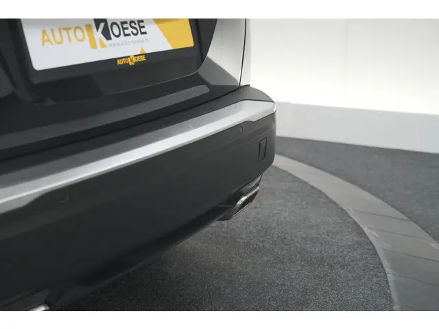 Peugeot 2008 PureTech 130 Allure 2020 Benzine 23