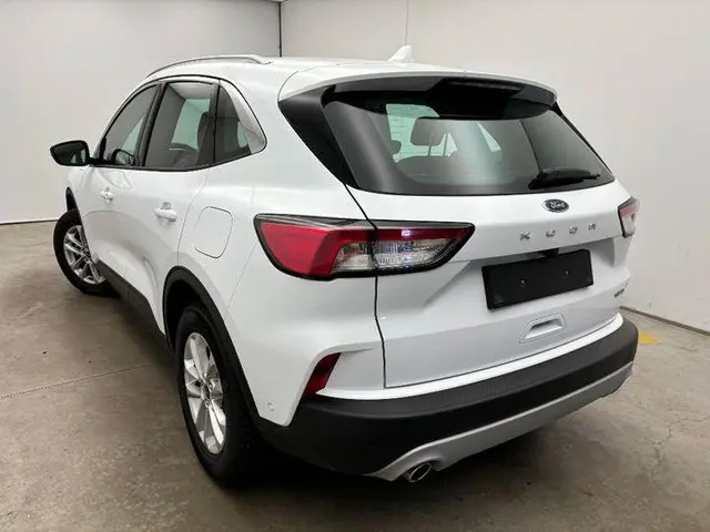 Ford Kuga 2.5 PHEV Titanium 2023 Hybride Benzine 4