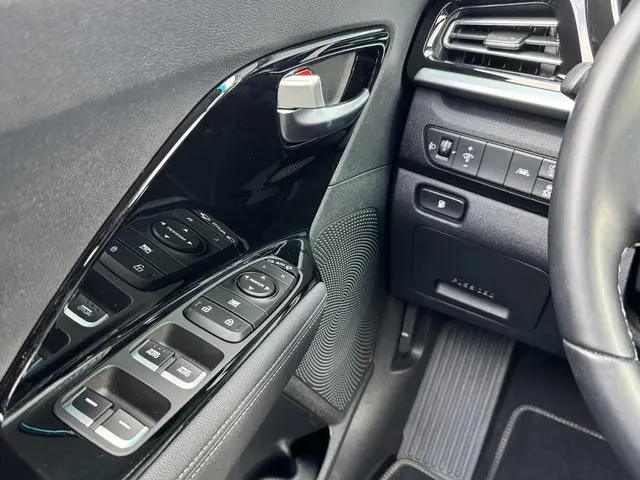 Kia Niro 1.6 GDI HYBRID DYNAMICLINE 2020 Hybride Benzine 18