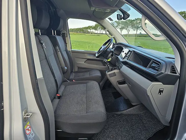 Volkswagen Transporter 2.0 TDI 2023 Diesel 7