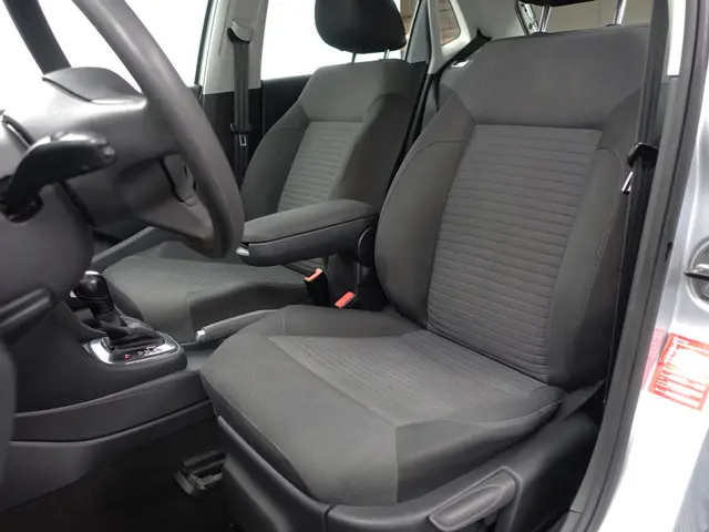 Volkswagen Polo 1.4-16V Highline Aut- 2012 Benzine 16