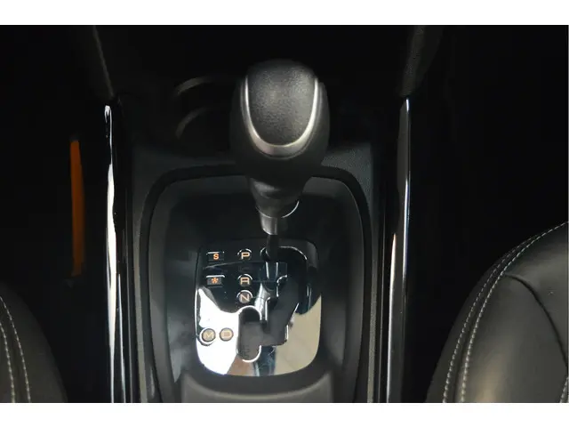 Peugeot 2008 1.2 PureTech Allure 2018 Benzine 18