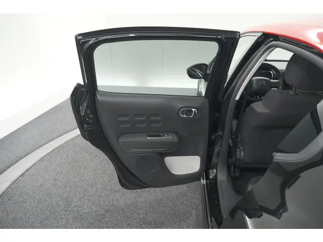 Citroën C3 PureTech 82 Shine 2018 Benzine 64