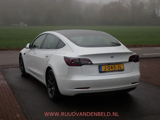Tesla Model 3 SR+ 2020 Elektrisch 5