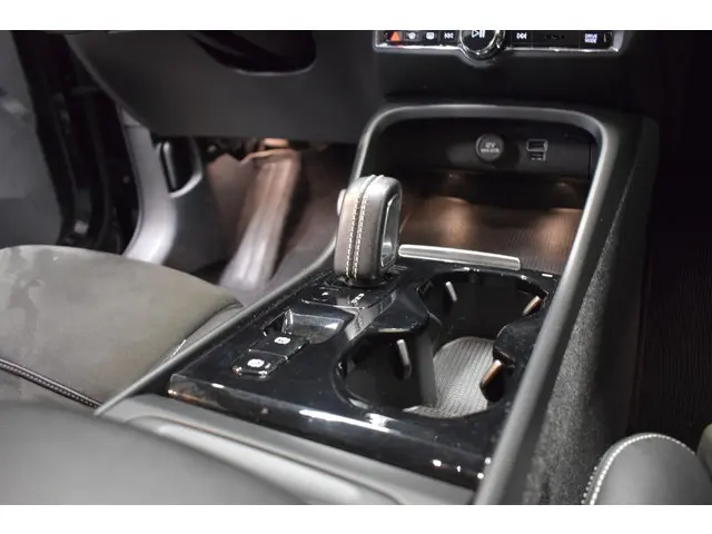 Volvo XC40 T3 163pk AUT8 R-Design/ 2020 Benzine 11