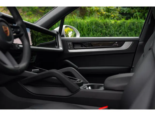 Porsche Cayenne 3.0 E-Hybrid 2024 Hybride Benzine 26