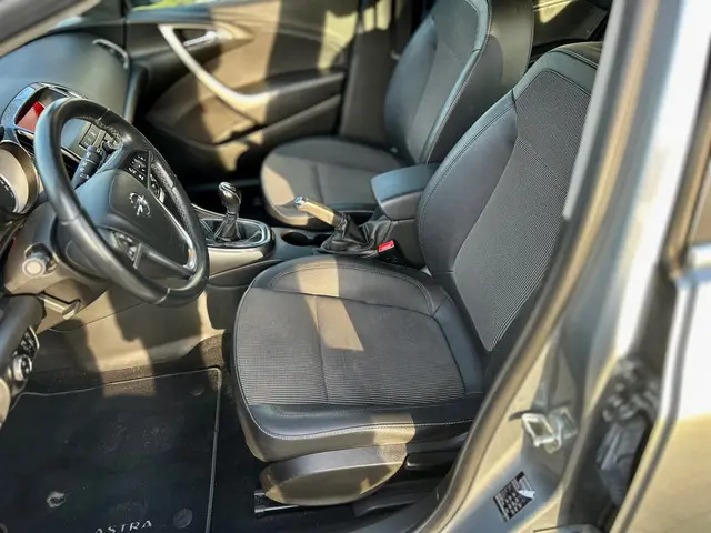 Opel Astra 1.4 Turbo Cosmo * TREKHAAK * 2013 Benzine 3
