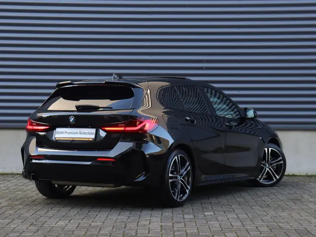 BMW 1 Serie 118i 2022 Benzine 2