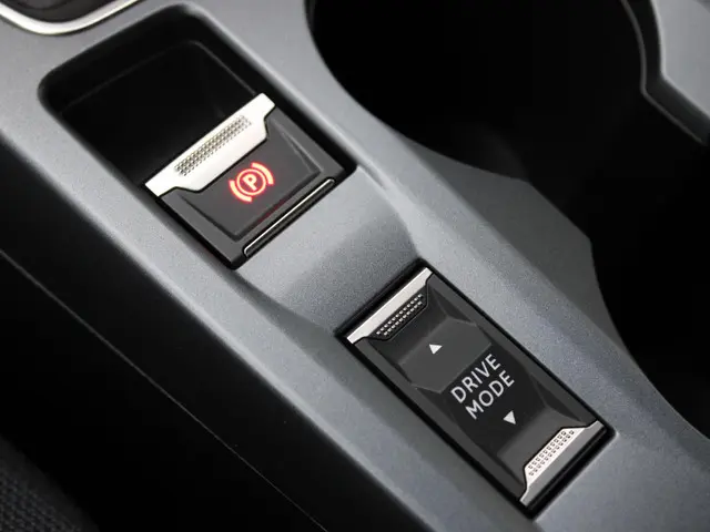 Peugeot 2008 1.2 PT Blue Lease Allure 2020 Benzine 30