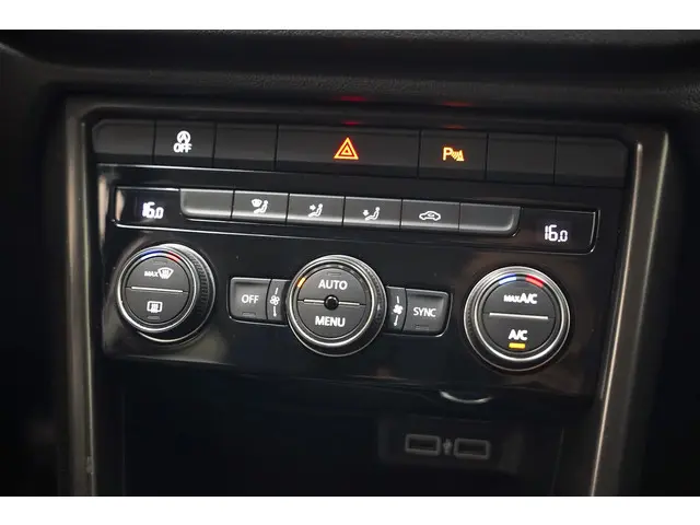 Volkswagen T-Roc 1,0 TSI Style [ACC, AC, LED] 2018 Benzine 9