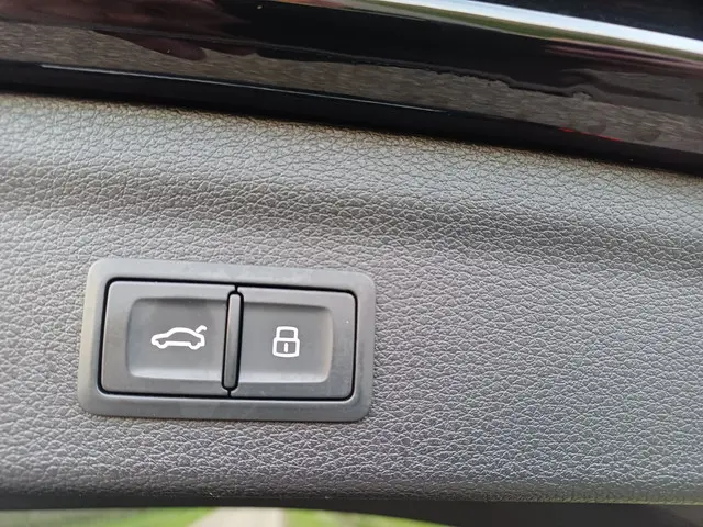 Audi Q3 35 TFSI S edition 2021 Hybride Benzine 36