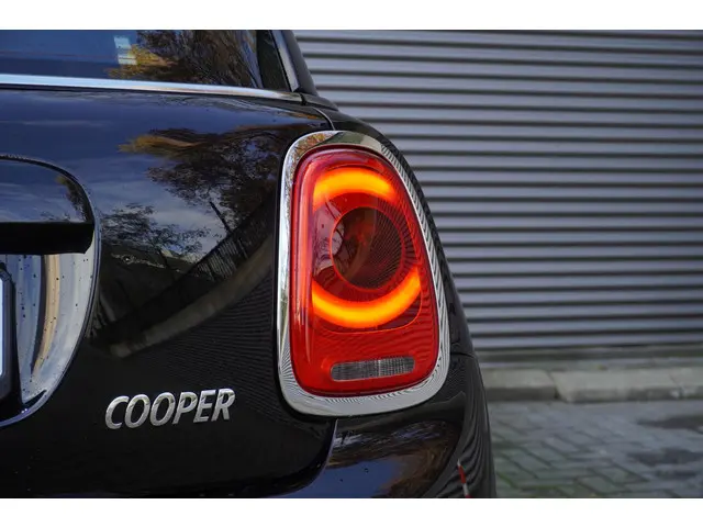 MINI 3-Deurs Cooper C 2019 Benzine 16