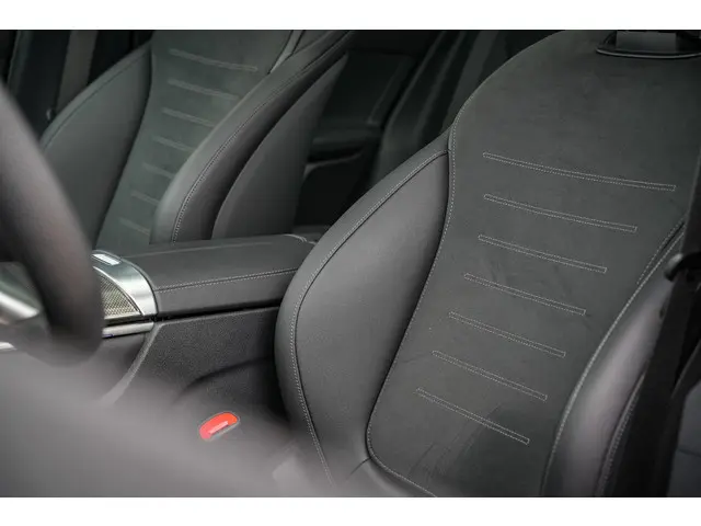 Mercedes-Benz GLC 220d 4MATIC AMG Line 2025 Diesel 25