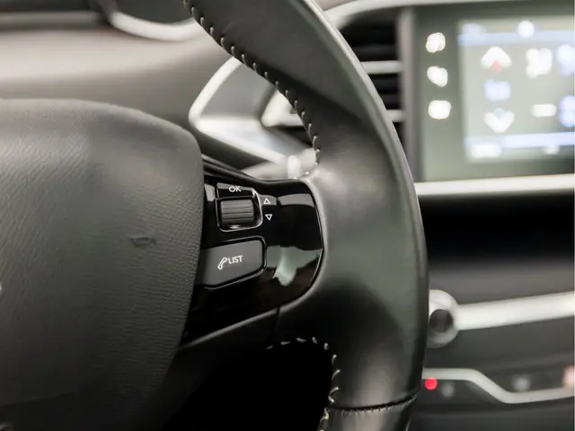 Peugeot 308 SW 1.2 PureTech Sport 2020 Benzine 20