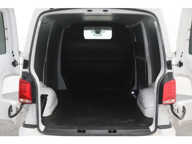 Volkswagen Transporter 2.0 TDI DSG L1H1 2022 Diesel 14