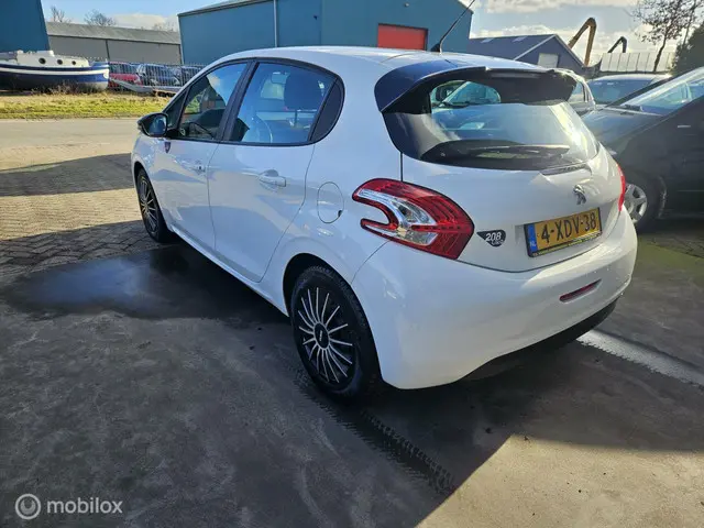 Peugeot 208 1.0 VTi LIKE 2014 Benzine 4