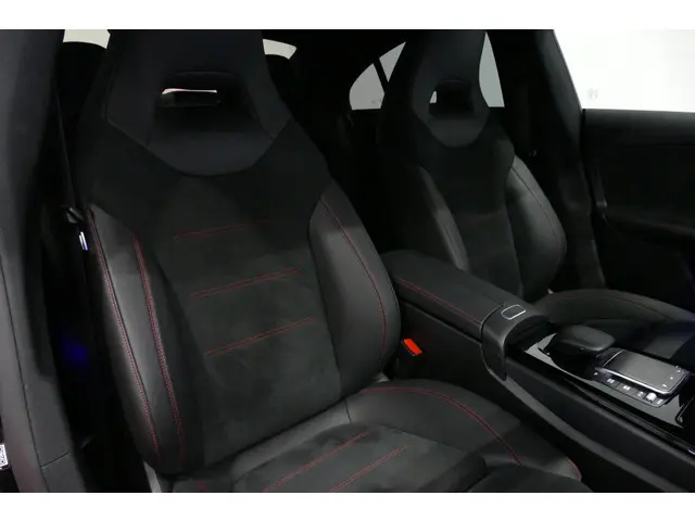 Mercedes-Benz CLA 250 e AMG Line 2023 Hybride Benzine 30