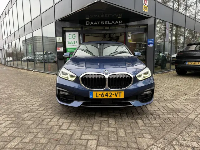 BMW 1 Serie 118i Business Edition 2021 Benzine 2