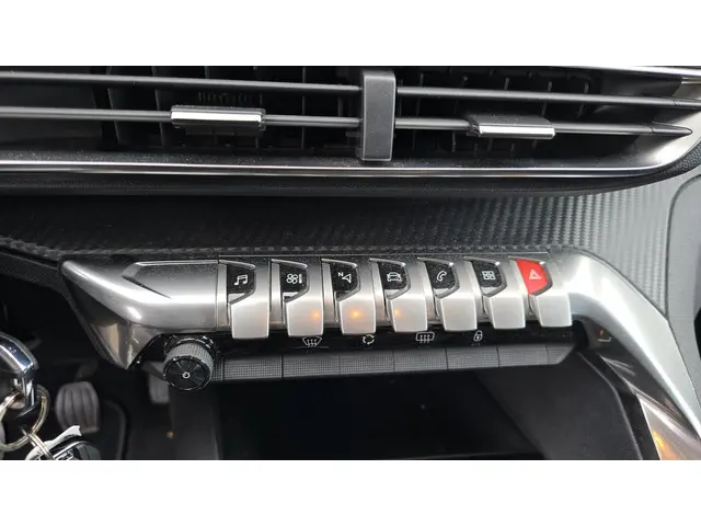 Peugeot 3008 1.2 PureTech Active 2018 Benzine 25