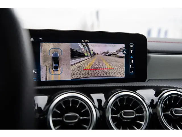 Mercedes-Benz CLA 180 AMG Line 2024 Benzine 25