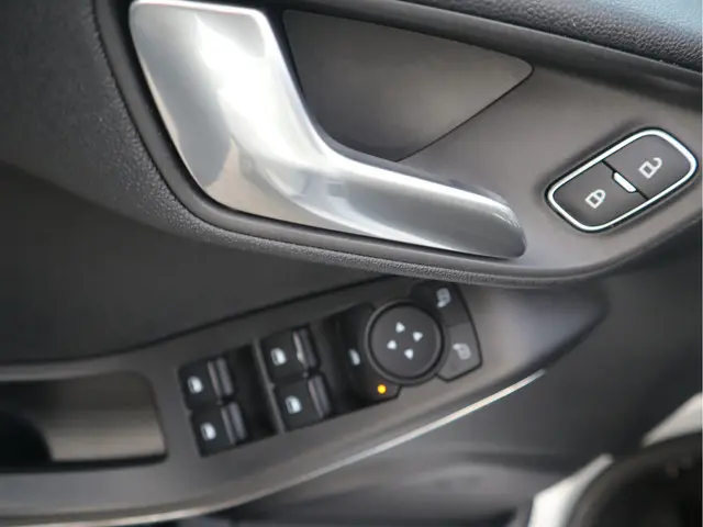 Ford Fiesta 1.0 EcoBoost Hybrid 2022 Hybride Benzine 23